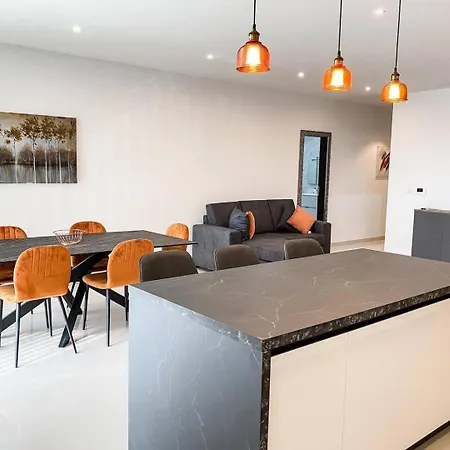 Amazing 2bed Ghadira! By Homely Apartment