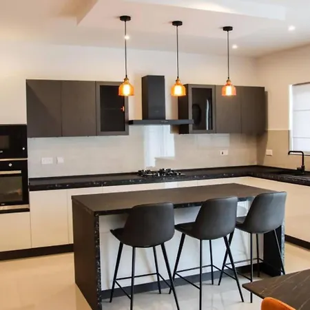 Amazing 2bed Ghadira! By Homely Apartment *