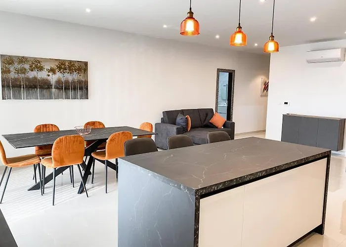 Amazing 2bed Ghadira! By Homely Διαμέρισμα