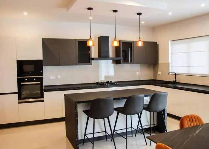 Amazing 2bed Ghadira! By Homely Διαμέρισμα *